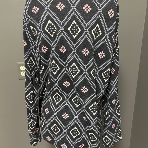 Sonoma Womens Everyday Tee Long Sleeve Grey Blue Pink Cream Geo Floral XL EUC - Picture 2 of 4
